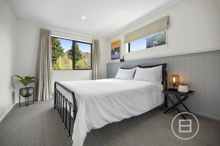 Photo of property in 45 Peregrine Falcon Road, Mount Creighton, Queenstown, 9371