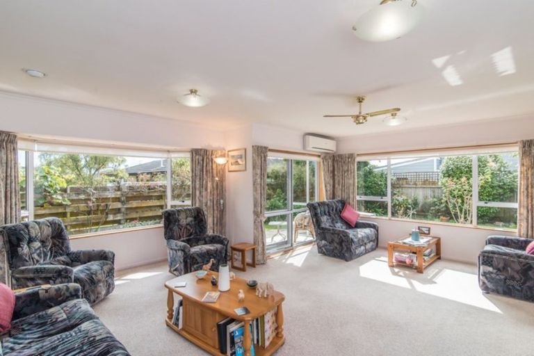 Photo of property in 64 Kapanui Road, Waikanae, 5036