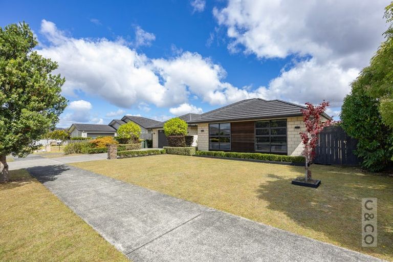Photo of property in 10 Pohutukawa Parade, Riverhead, 0820