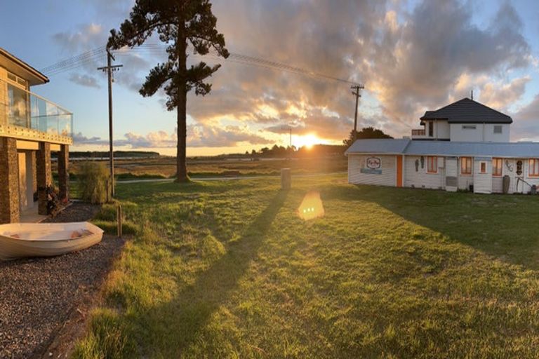 Photo of property in 16a Hall Place, Foxton Beach, Foxton, 4815