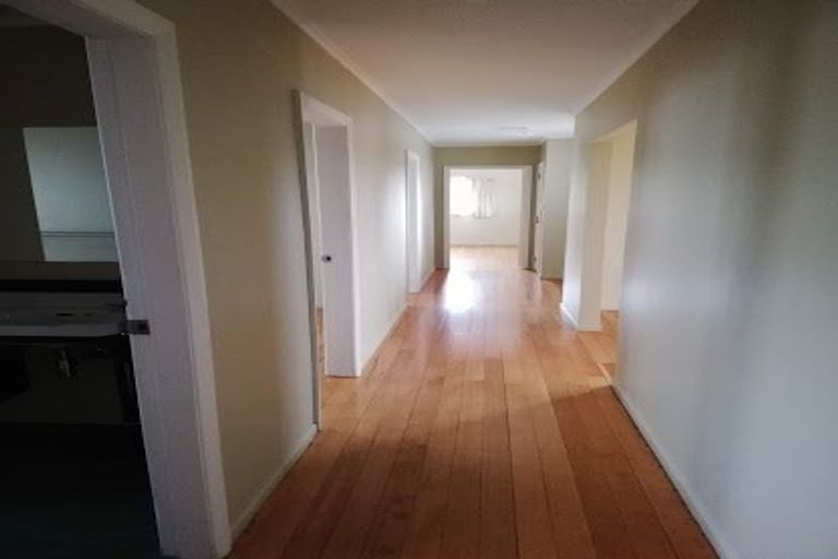 Photo of property in 48 Savoy Road, Glen Eden, Auckland, 0602