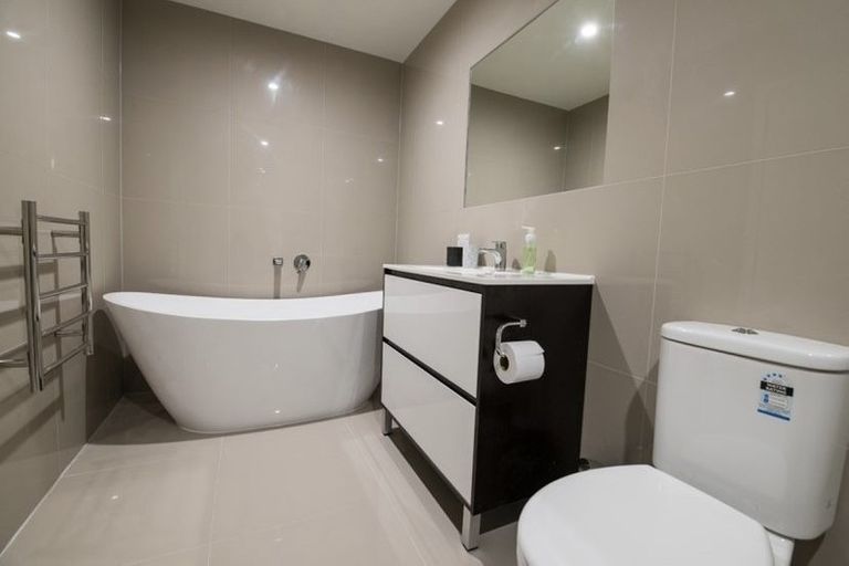 Photo of property in 11b Saint Peters Place, Queenstown, 9300