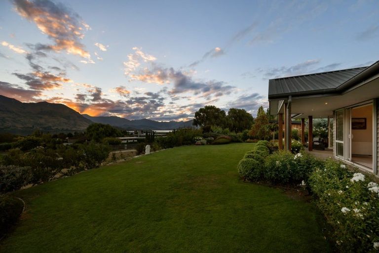 Photo of property in 28 Greenbelt Place, Wanaka, 9305