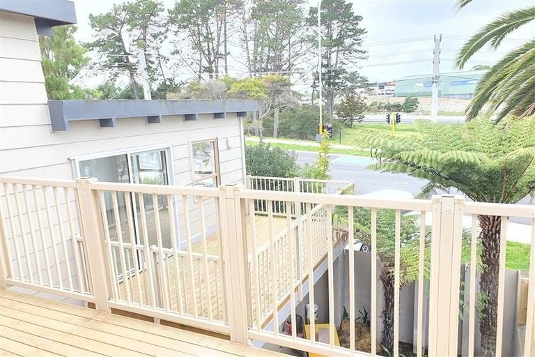 Photo of property in 54 Makora Road, Massey, Auckland, 0614