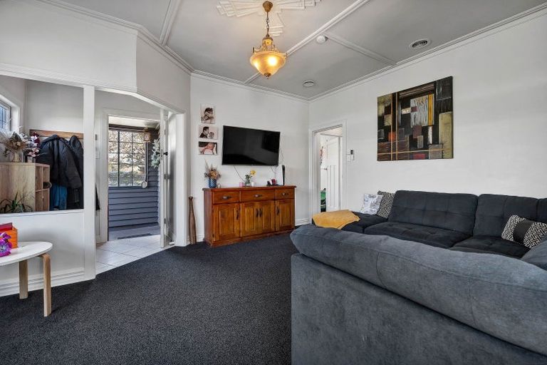 Photo of property in 263 Huatoki Street, Upper Vogeltown, New Plymouth, 4310