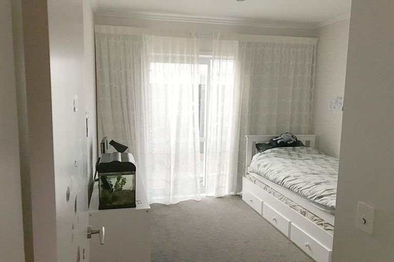 Photo of property in 33 Kanuka Road, Hobsonville, Auckland, 0616