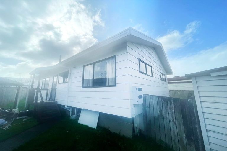 Photo of property in 3/10 Solveig Place, Randwick Park, Auckland, 2105