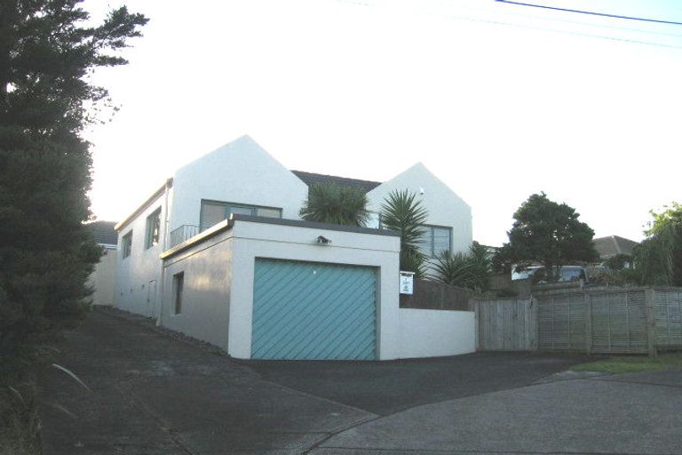 Photo of property in 1/227 Glenfield Road, Hillcrest, Auckland, 0627