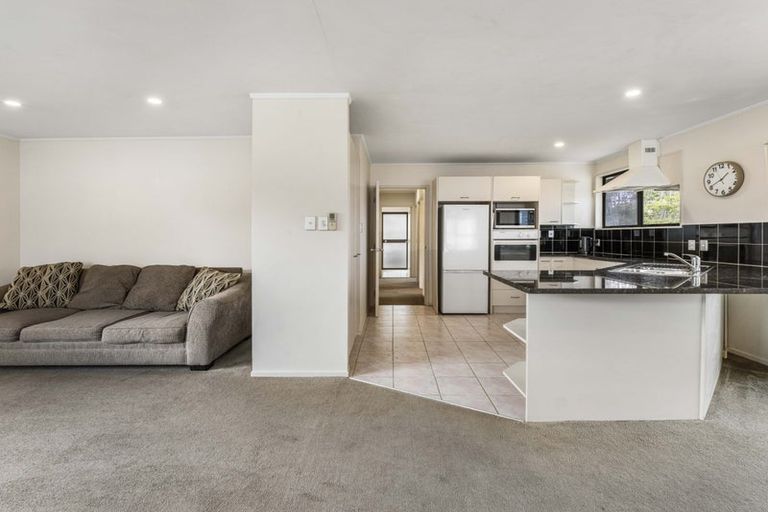 Photo of property in 35 Rehia Road, Massey, Auckland, 0614