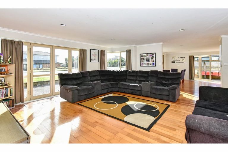 Photo of property in 14 Nicholas Gibbons Drive, Clendon Park, Auckland, 2103