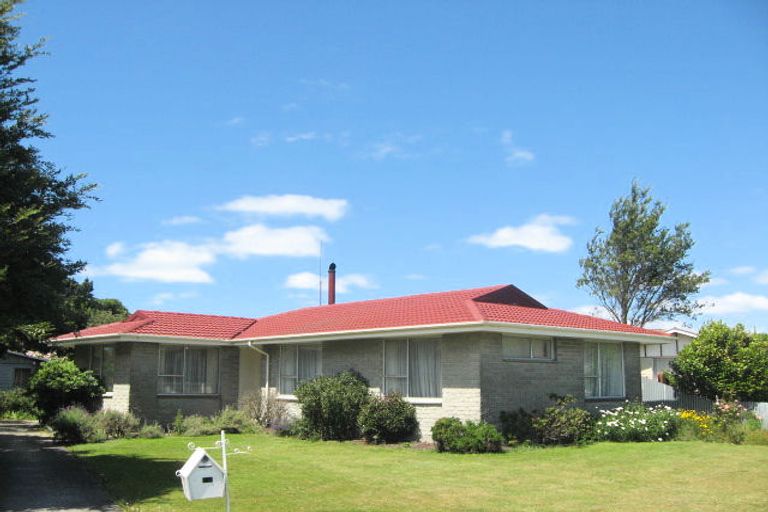 Photo of property in 38 Malabar Crescent, Broomfield, Christchurch, 8042