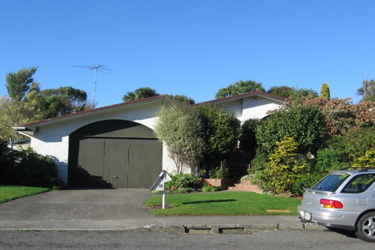 Photo of property in 98 Churton Drive, Churton Park, Wellington, 6037