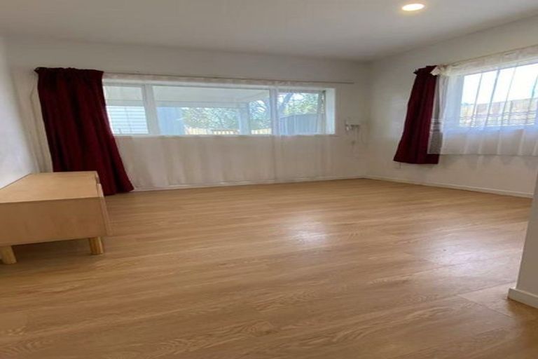 Photo of property in 29 Ayton Drive, Totara Vale, Auckland, 0629