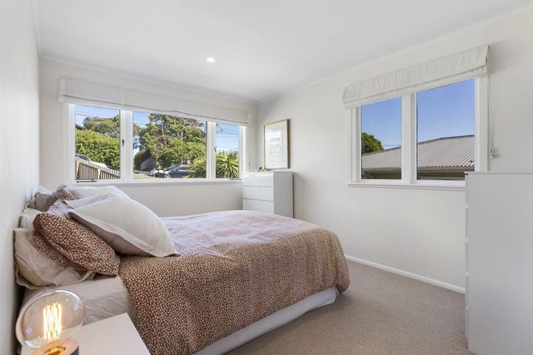 Photo of property in 1/23 Stanley Road, Glenfield, Auckland, 0629