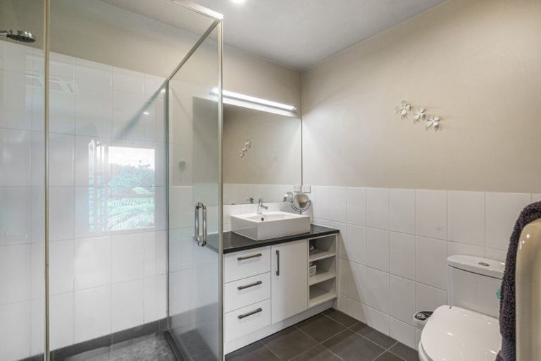 Photo of property in 29 Schopolo Place, Schnapper Rock, Auckland, 0632