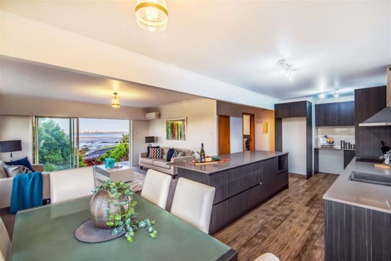 Photo of property in 2/46 Gill Avenue, Te Atatu Peninsula, Auckland, 0610