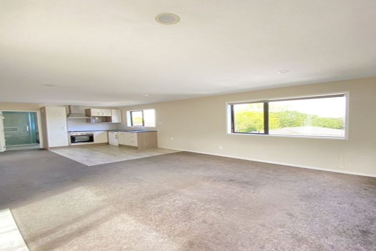 Photo of property in 27 Finn Place, Totara Vale, Auckland, 0629