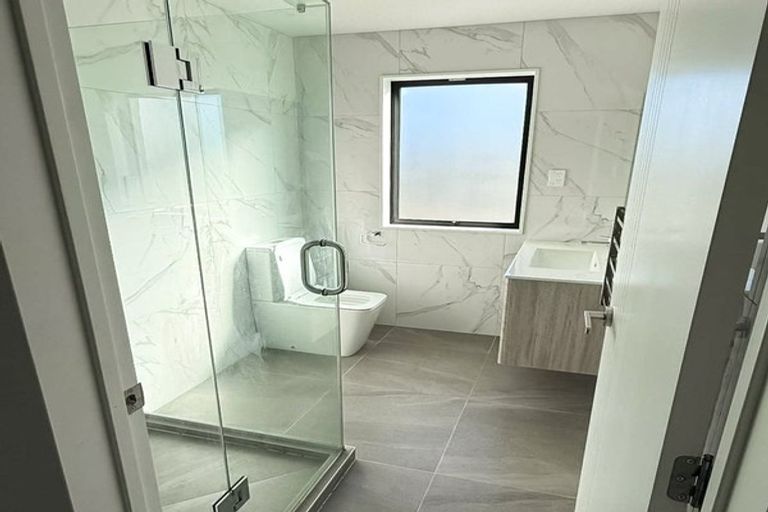 Photo of property in 74a Miller Road, Mangere Bridge, Auckland, 2022