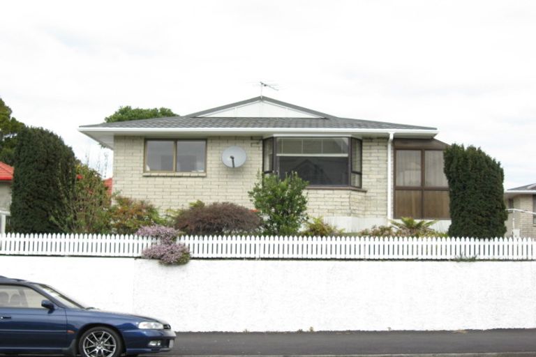 Photo of property in 1/506 Devon Street East, Strandon, New Plymouth, 4312