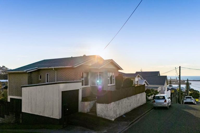 Photo of property in 28 Bayly Road, Moturoa, New Plymouth, 4310