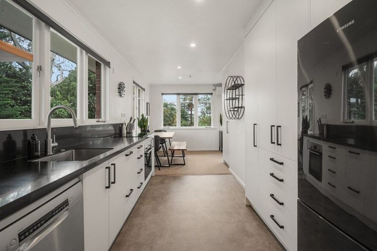 Photo of property in 15 Landview Road, Parkvale, Tauranga, 3112