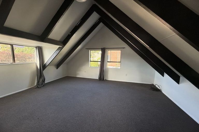 Photo of property in 6 Kinnel Grove, Papakowhai, Porirua, 5024