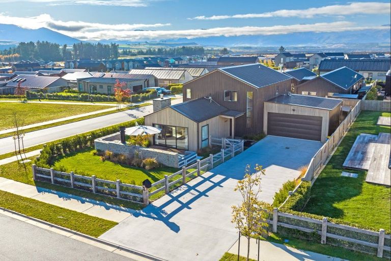 Photo of property in 35 Mount Nicholas Avenue, Wanaka, 9305