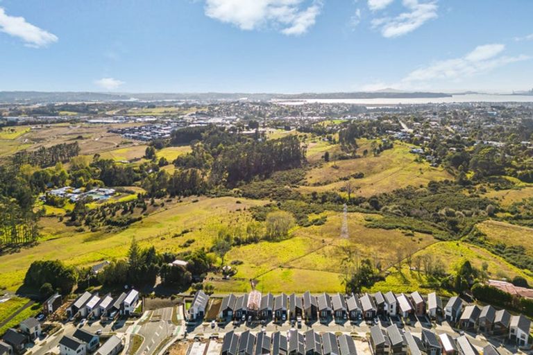 Photo of property in 23 Red Hills Road, Massey, Auckland, 0614