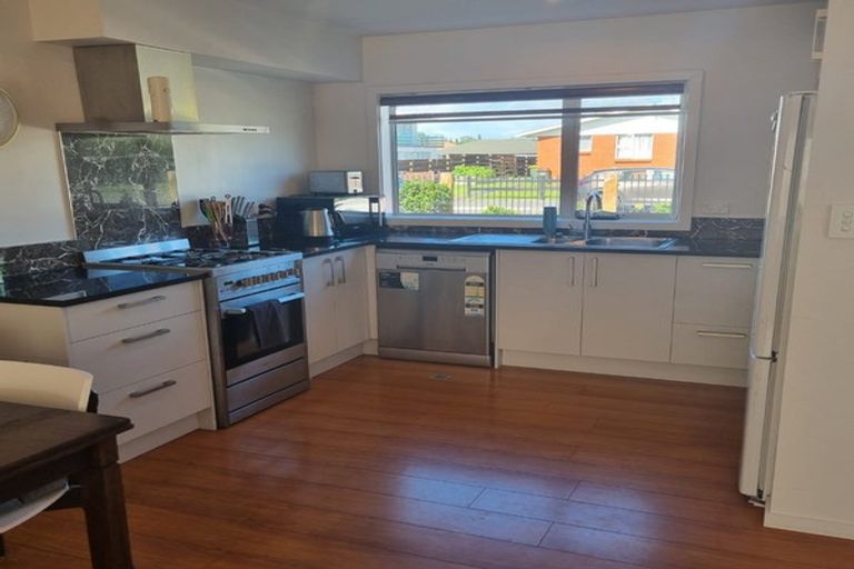 Photo of property in 1u1 June Place, Hamilton East, Hamilton, 3216