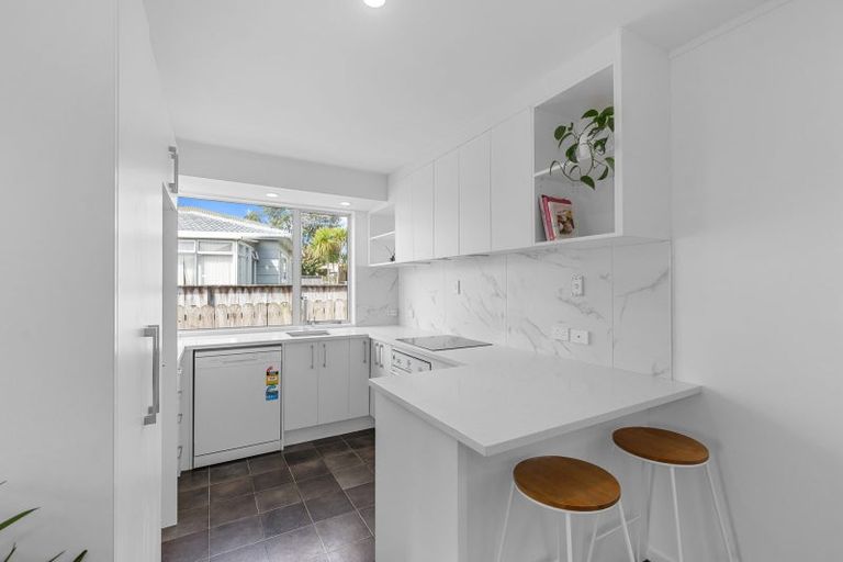 Photo of property in 3/56 Flanshaw Road, Te Atatu South, Auckland, 0610