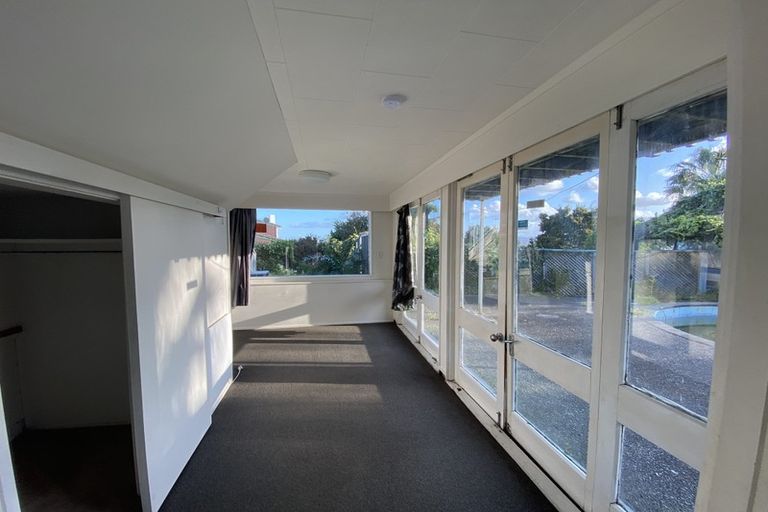 Photo of property in 28 Mayall Avenue, Beach Haven, Auckland, 0626