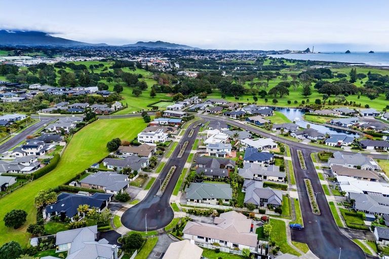 Photo of property in 6 Saint Andrews Parkway, Waiwhakaiho, New Plymouth, 4312