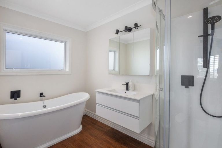 Photo of property in 30 Grumman Lane, Newlands, Wellington, 6037