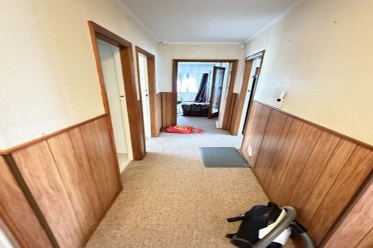 Photo of property in 81 Kenmore Street, Newlands, Wellington, 6037