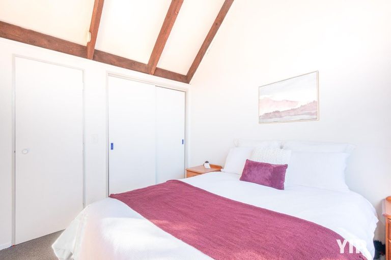 Photo of property in 27a Kingsbridge Place, Newlands, Wellington, 6037