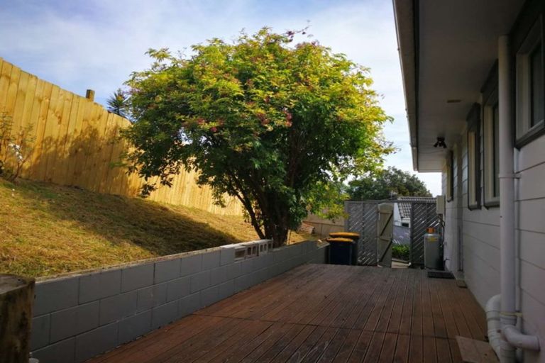 Photo of property in 33 Redwood Drive, Massey, Auckland, 0614