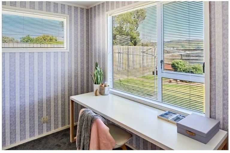 Photo of property in 5 Ruskin Road, Newlands, Wellington, 6037