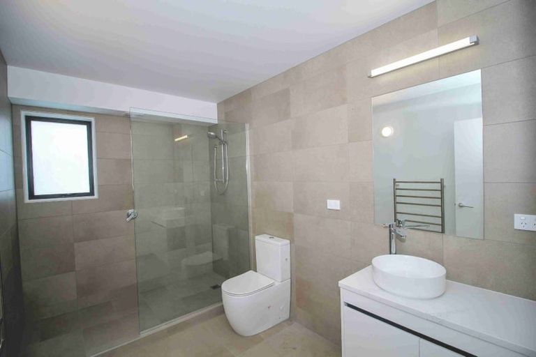 Photo of property in 1/122a Bucklands Beach Road, Bucklands Beach, Auckland, 2012