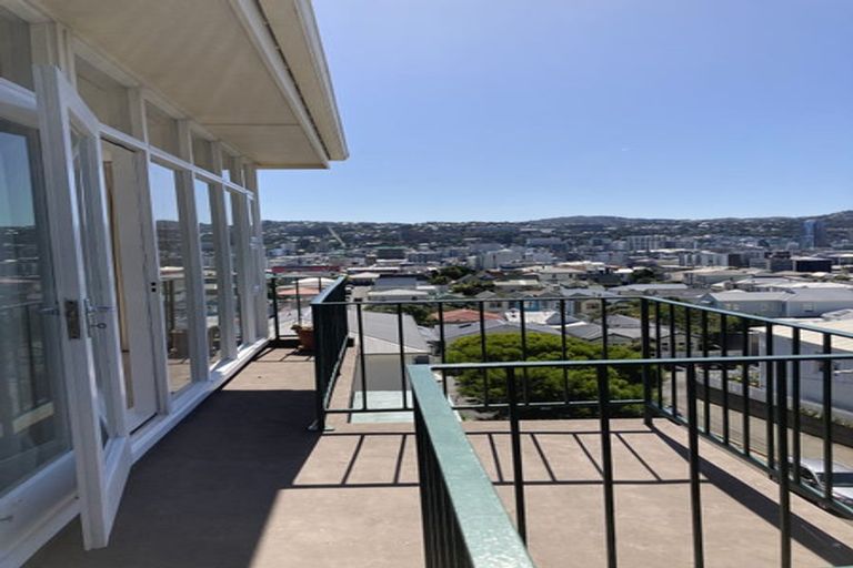 Photo of property in 2u8 Scarborough Terrace, Mount Victoria, Wellington, 6011