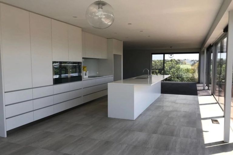 Photo of property in 1/14 Rothesay Bay Road, Rothesay Bay, Auckland, 0630