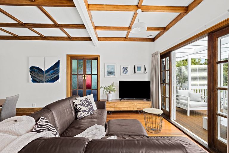 Photo of property in 1/127 Birkdale Road, Birkdale, Auckland, 0626