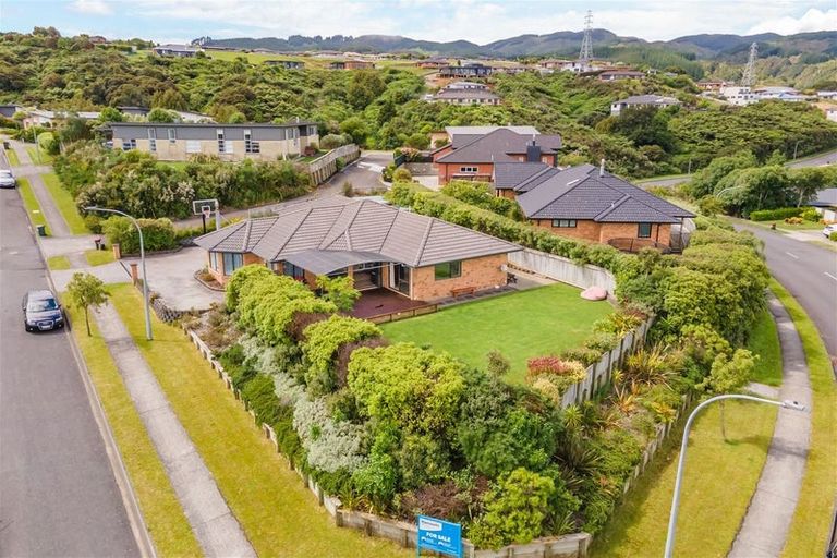 Photo of property in 2 Cosgrove Rise, Riverstone Terraces, Upper Hutt, 5018