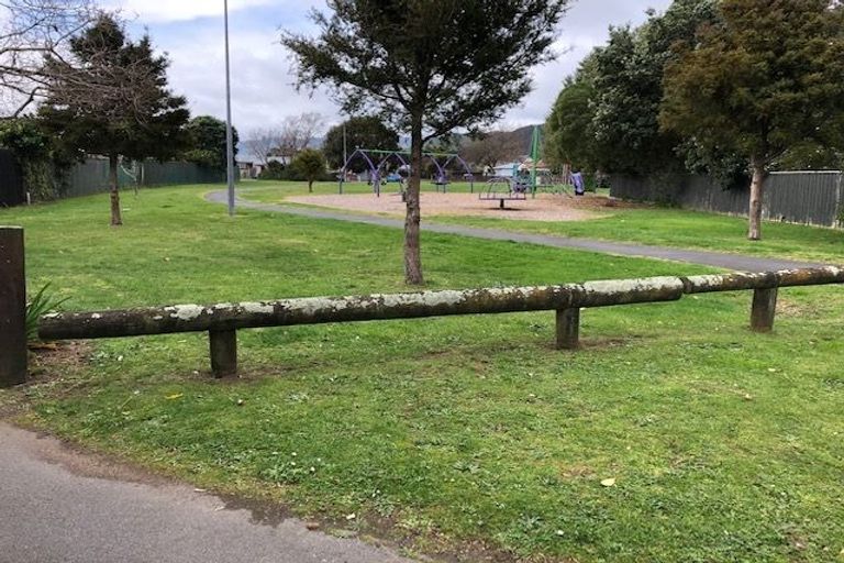 Photo of property in 5 Larch Grove, Paraparaumu, 5032