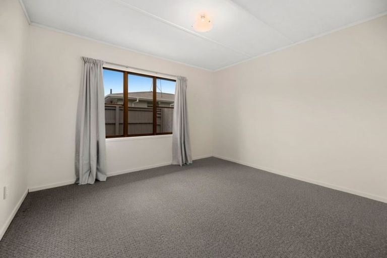 Photo of property in 2/35-37 O'donn Avenue, Beach Haven, Auckland, 0626