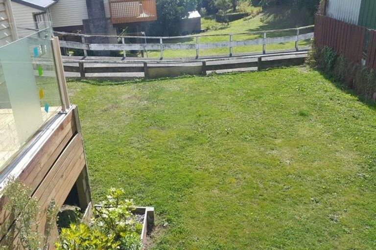 Photo of property in 43 Lyndfield Lane, Newlands, Wellington, 6037