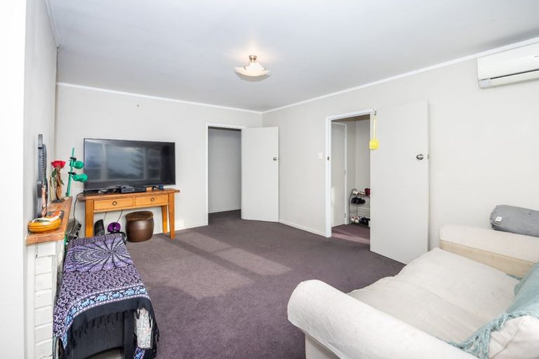 Photo of property in 14a Cliff View Drive, Green Bay, Auckland, 0604