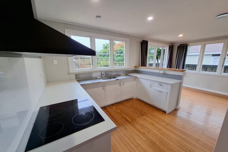 Photo of property in 1/9 Tarahua Road, Vogeltown, New Plymouth, 4310