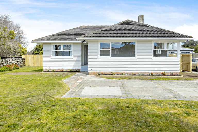 Photo of property in 73 Raglan Street, Mangere East, Auckland, 2024