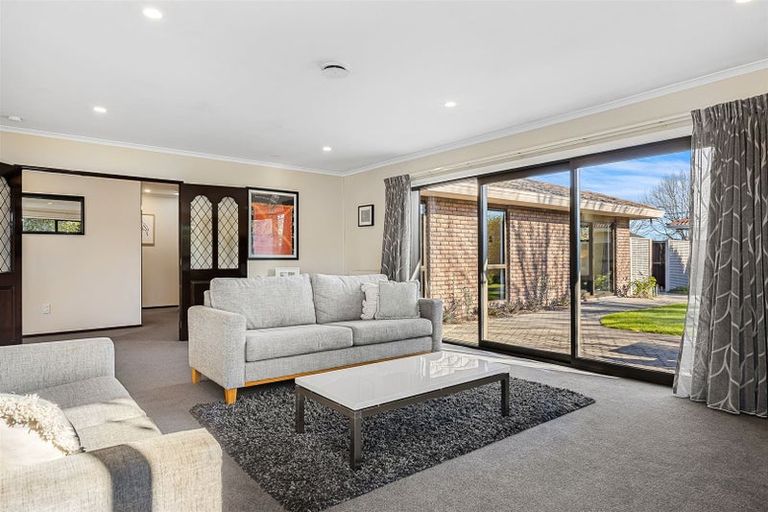 Photo of property in 6 Cherrywood Place, Redwood, Christchurch, 8051