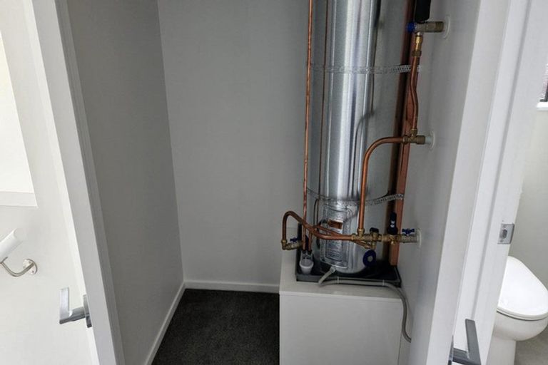 Photo of property in 17 Tokai Place, Glen Eden, 0602